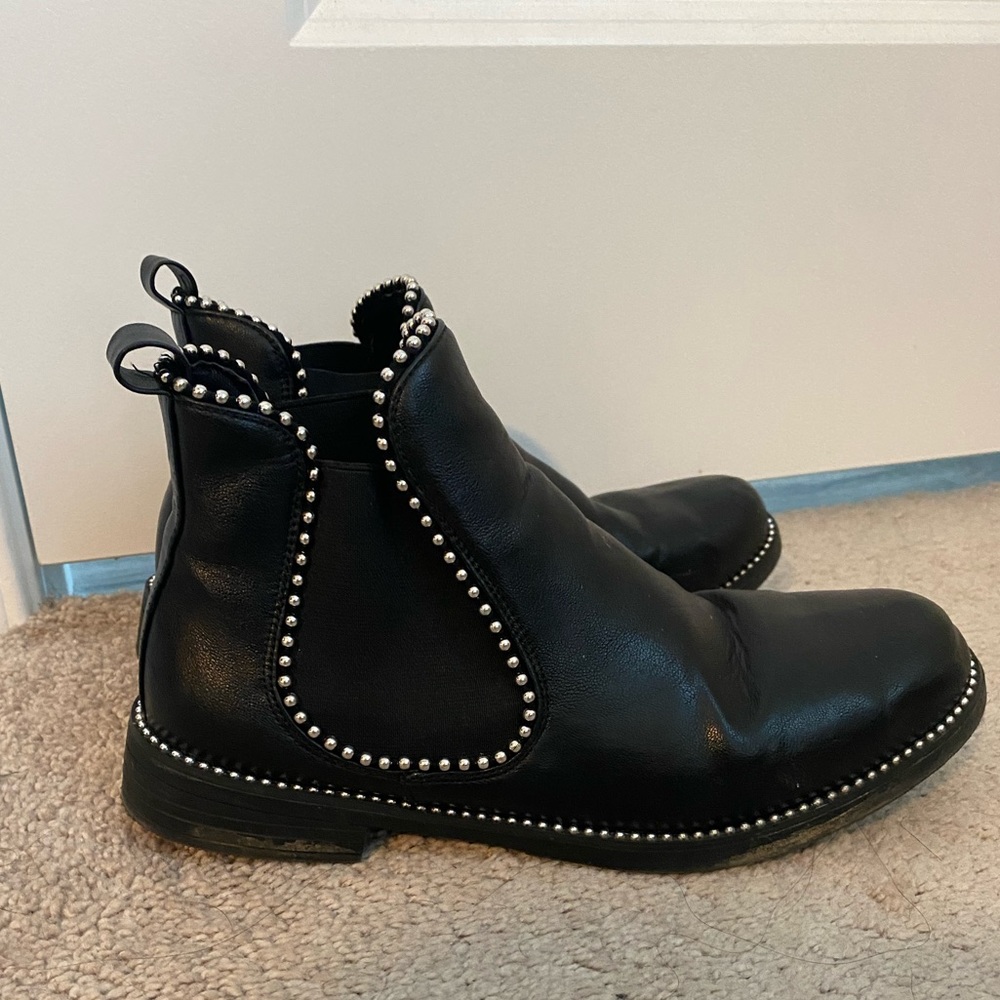 Chelsea ankle studded boots size 39/9US